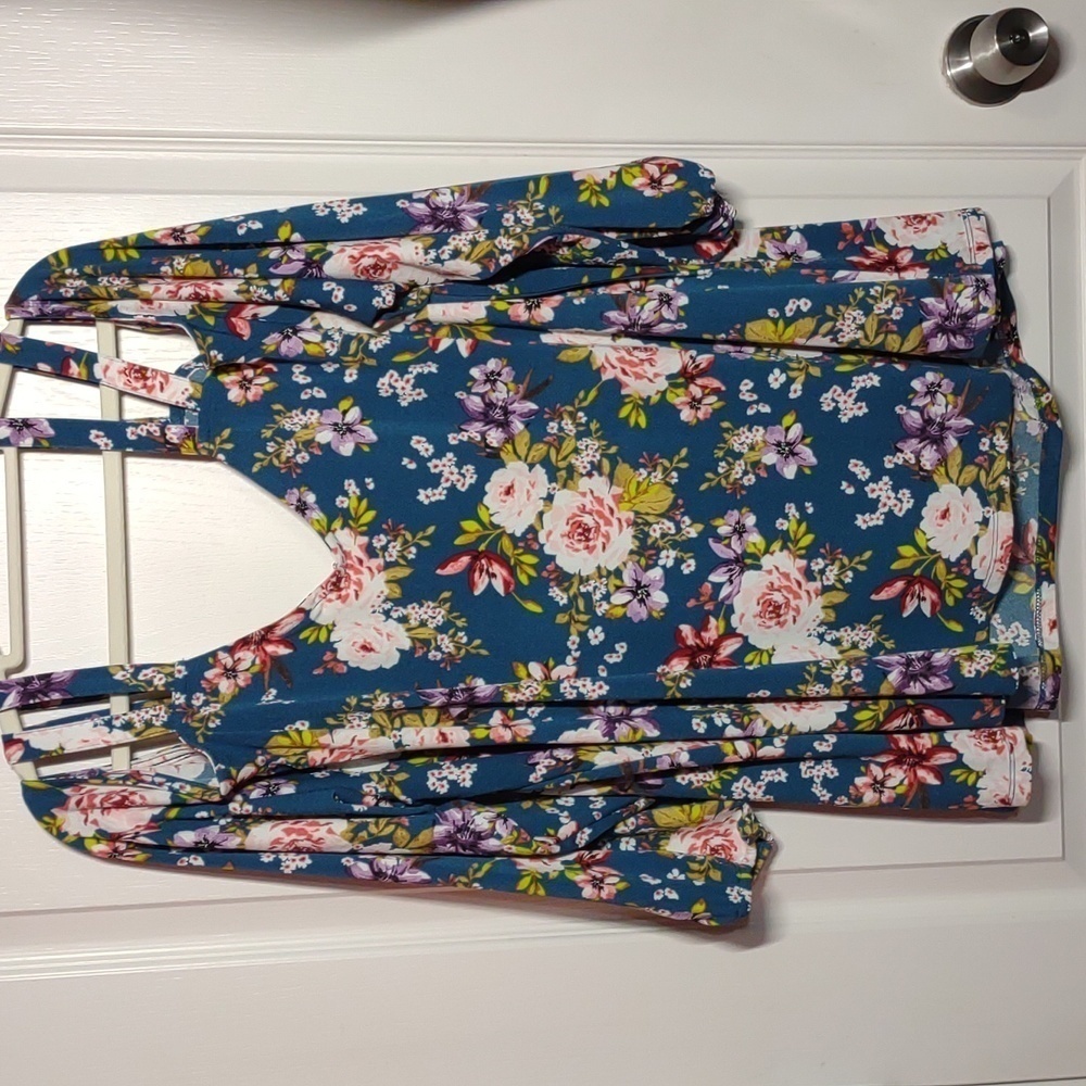 Torrid Cold Shoulder Floral Top 3XL Navy Dark Floral NWT - Picture 10 of 12